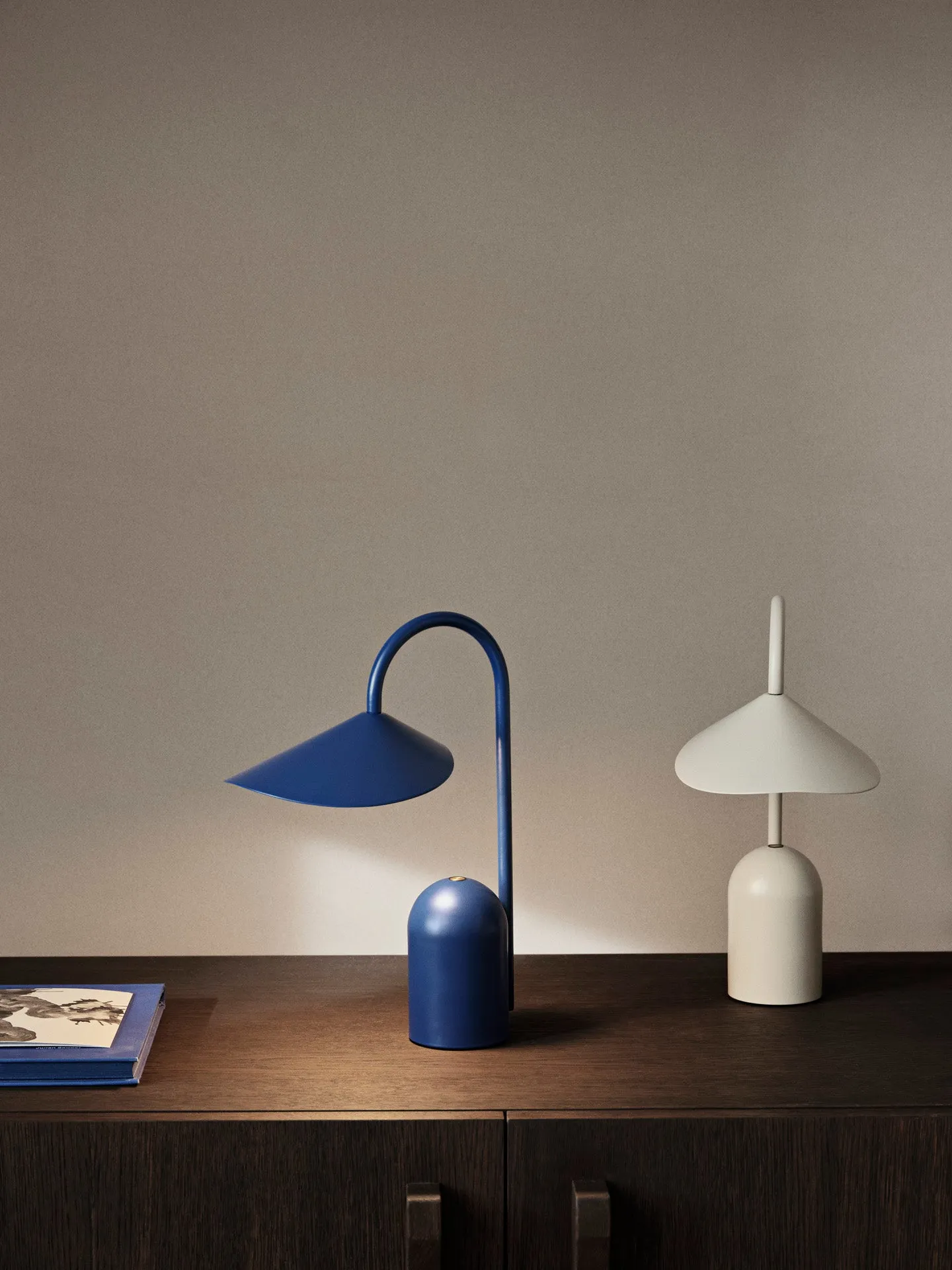 Arum Portable Lamp - Bright Blue