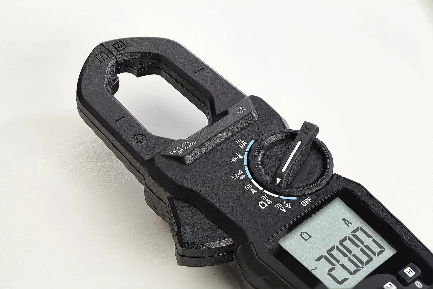 FLIR CM46 Professional 400A True RMS Clamp Meter with Accu-Tip and Temperature Measurements