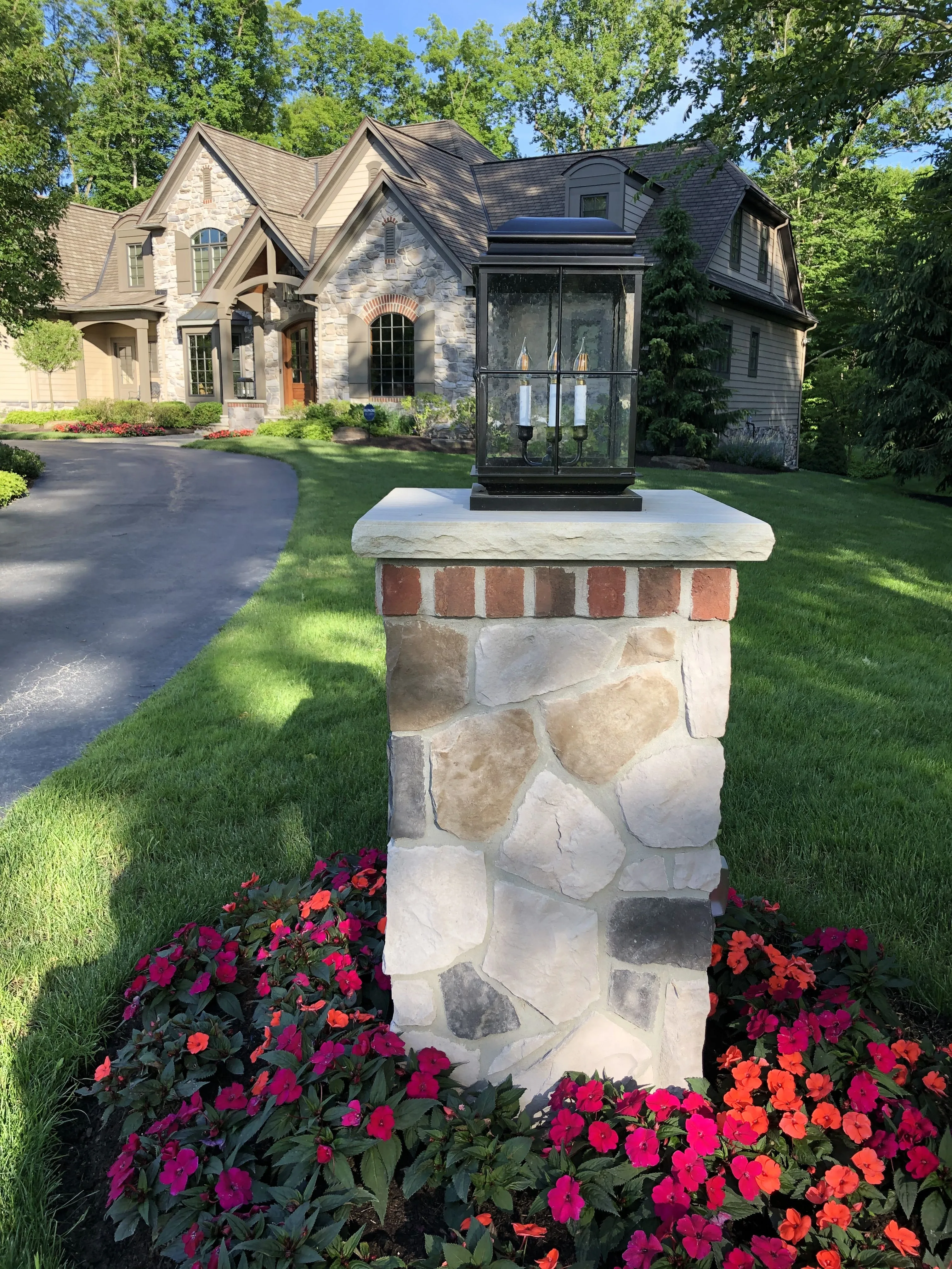 Hampton Refined Lantern - Pier Mount