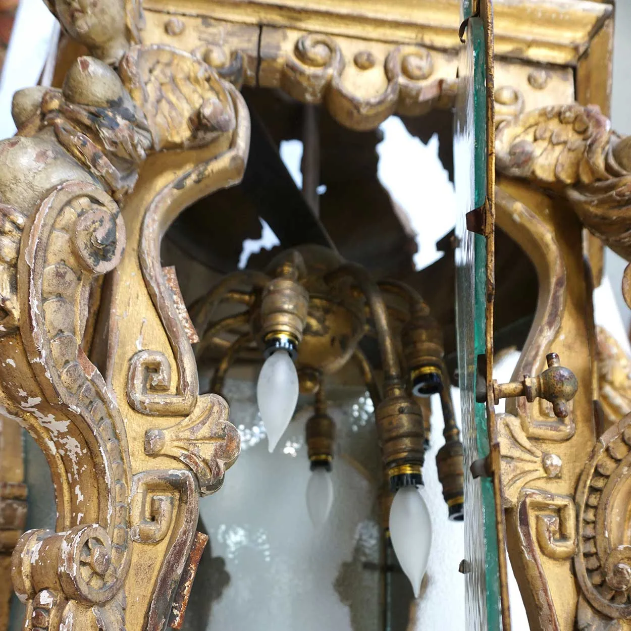 Large Italian Baroque Style Giltwood and Gesso Pendant 12-Light Hanging Lantern